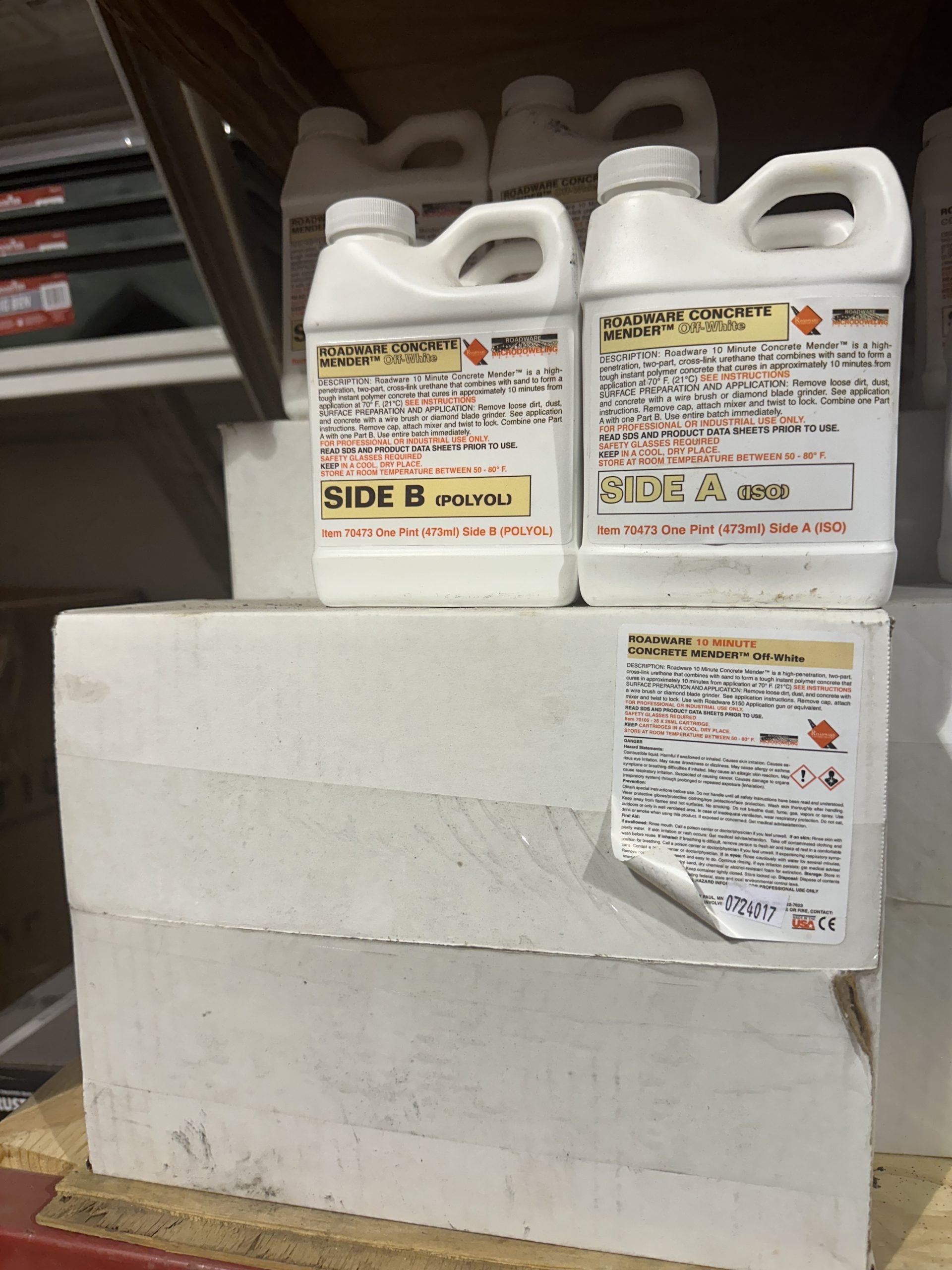 ROADWARE CONCRETE MENDER™ OFF-WHITE - One Quart Kit image