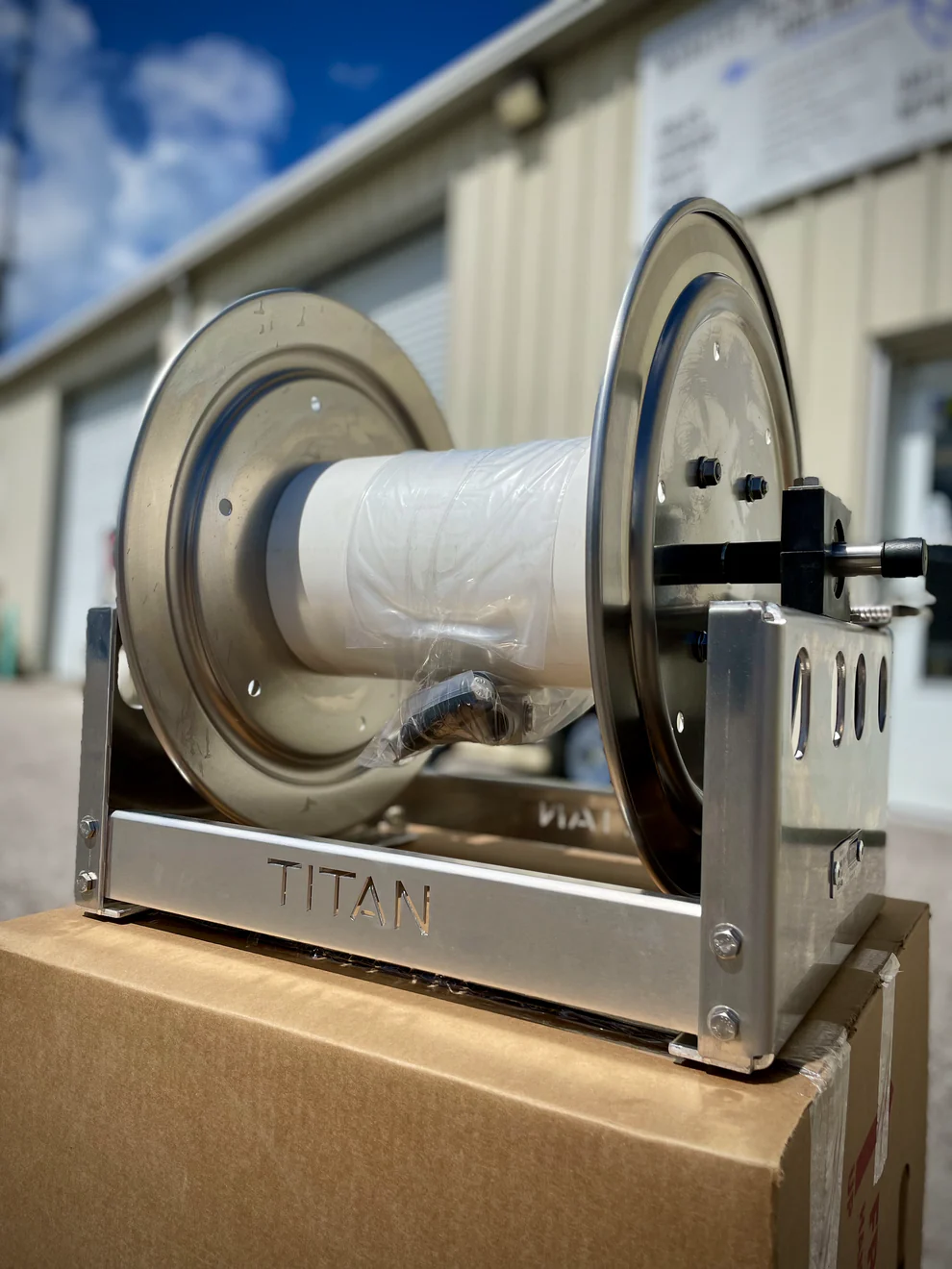 Titan 4312S 12" Full Frame Reel image 0